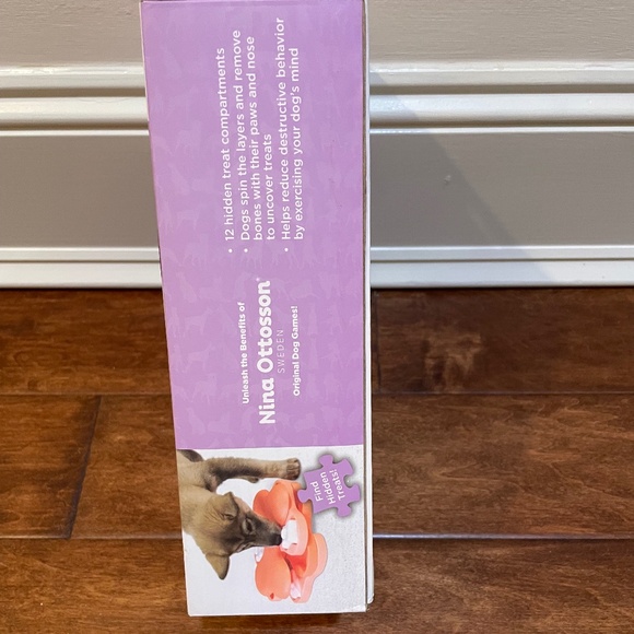 Puppy Tornado Interactive Toy with 12 Treat Compartments - Picture 6 of 7